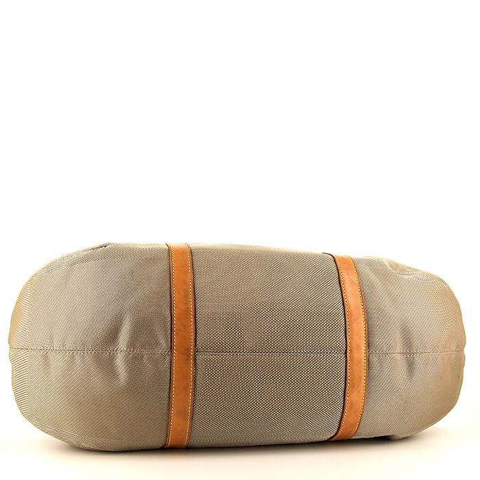 Louis Vuitton Attaquant weekend bag in grey canvas and natural leather - Detail D4