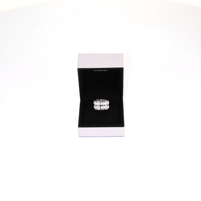Sortija flexible Chanel Ultra modelo grande en oro blanco y cerámica blanca - Detail D3