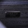 Bolso de mano Prada en cuero saffiano negro y azul - Detail D4 thumbnail