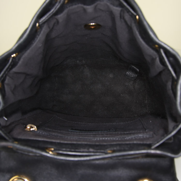 Chanel Sac à dos backpack in black quilted leather - Detail D2
