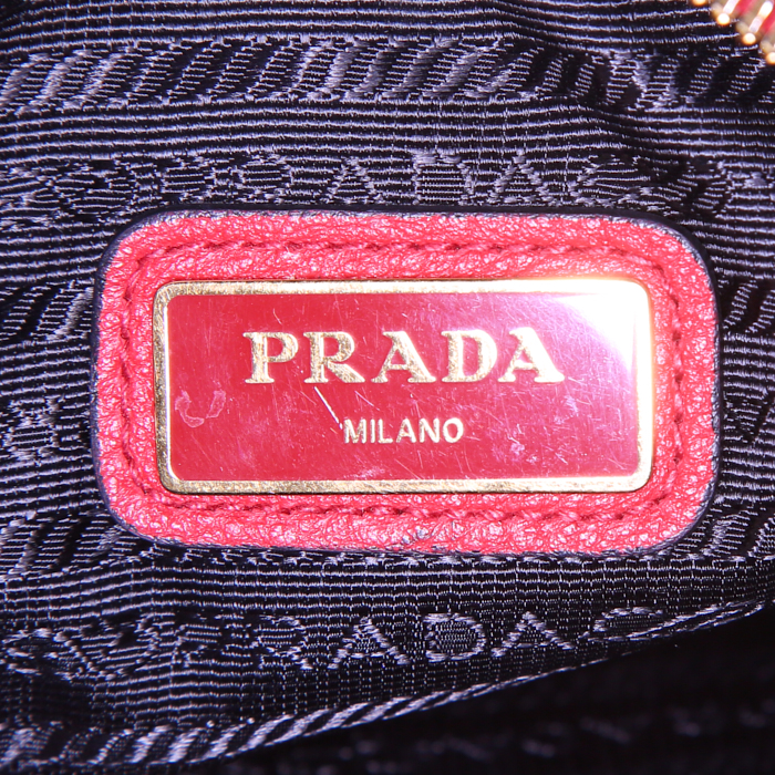 Prada shoulder bag in red grained leather - Detail D4