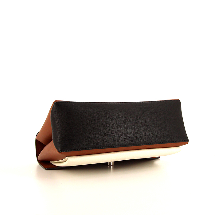 Borsa a tracolla Louis Vuitton Lockme in pelle martellata marrone nera e bianca - Detail D5