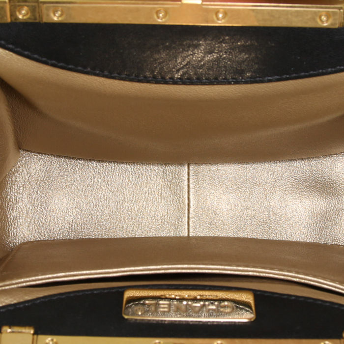 Sac à main Chanel Editions Limitées en cuir doré et cuir matelassé noir - Detail D3