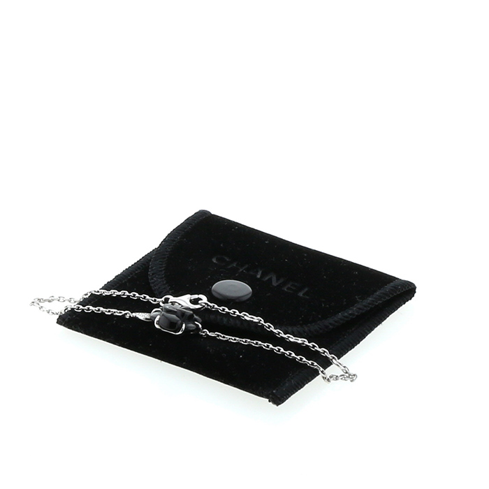 Bracelet Chanel Camelia en onyx,  or blanc et diamants