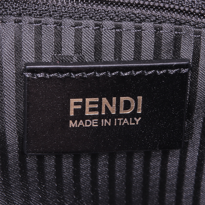Sac à main Fendi Mamma Baguette en cuir grainé noir - Detail D3
