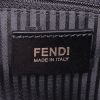 Bolso de mano Fendi Mamma Baguette en cuero granulado negro - Detail D3 thumbnail