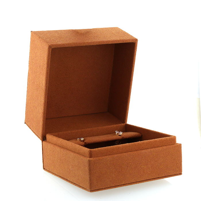 Pendientes Poiray Lolita en oro amarillo y cuarzo rosa - Detail D2