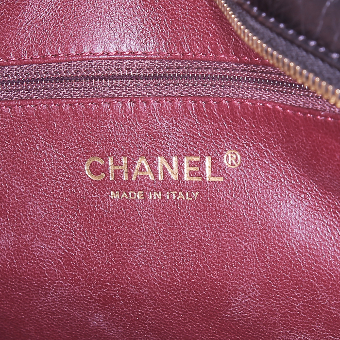 Sac bandoulière Chanel Camera en cuir matelassé noir - Detail D4