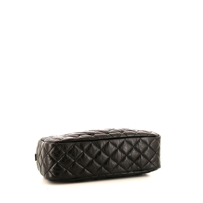 Sac bandoulière Chanel Camera en cuir matelassé noir - Detail D5