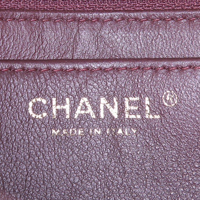 Sac à main Chanel Timeless Maxi Jumbo en cuir matelassé noir - Detail D4