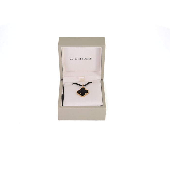 Collier Van Cleef & Arpels Alhambra en or jaune et onyx - Detail D2