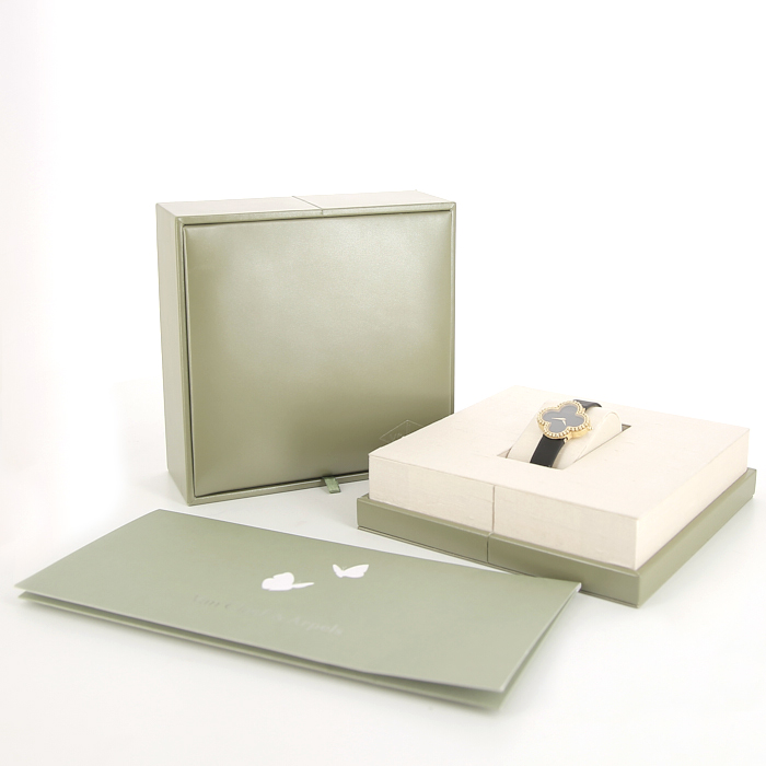 Van Cleef & Arpels Alhambra Medium Model watch in yellow gold Ref:  HH13435 Circa  2010 - Detail D2