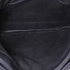 Sac bandoulière Chanel en cuir matelassé noir - Detail D2 thumbnail