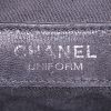 Sac bandoulière Chanel en cuir matelassé noir - Detail D3 thumbnail