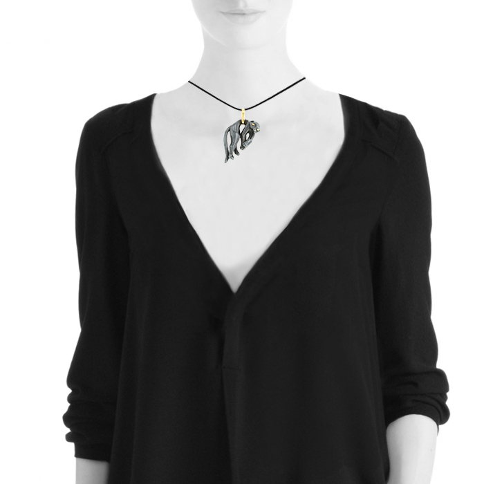 Cartier Panthère 1980's pendant in silver and yellow gold - Detail D1