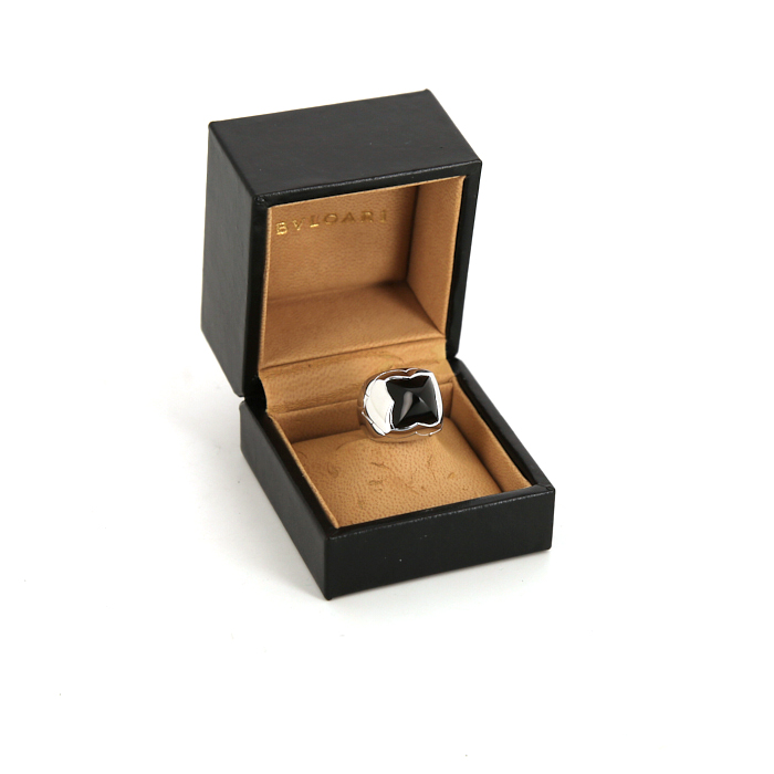 Bulgari Pyramide ring in white gold and onyx - Detail D2