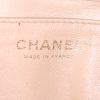 Sac bandoulière Chanel Timeless en cuir matelassé beige - Detail D3 thumbnail