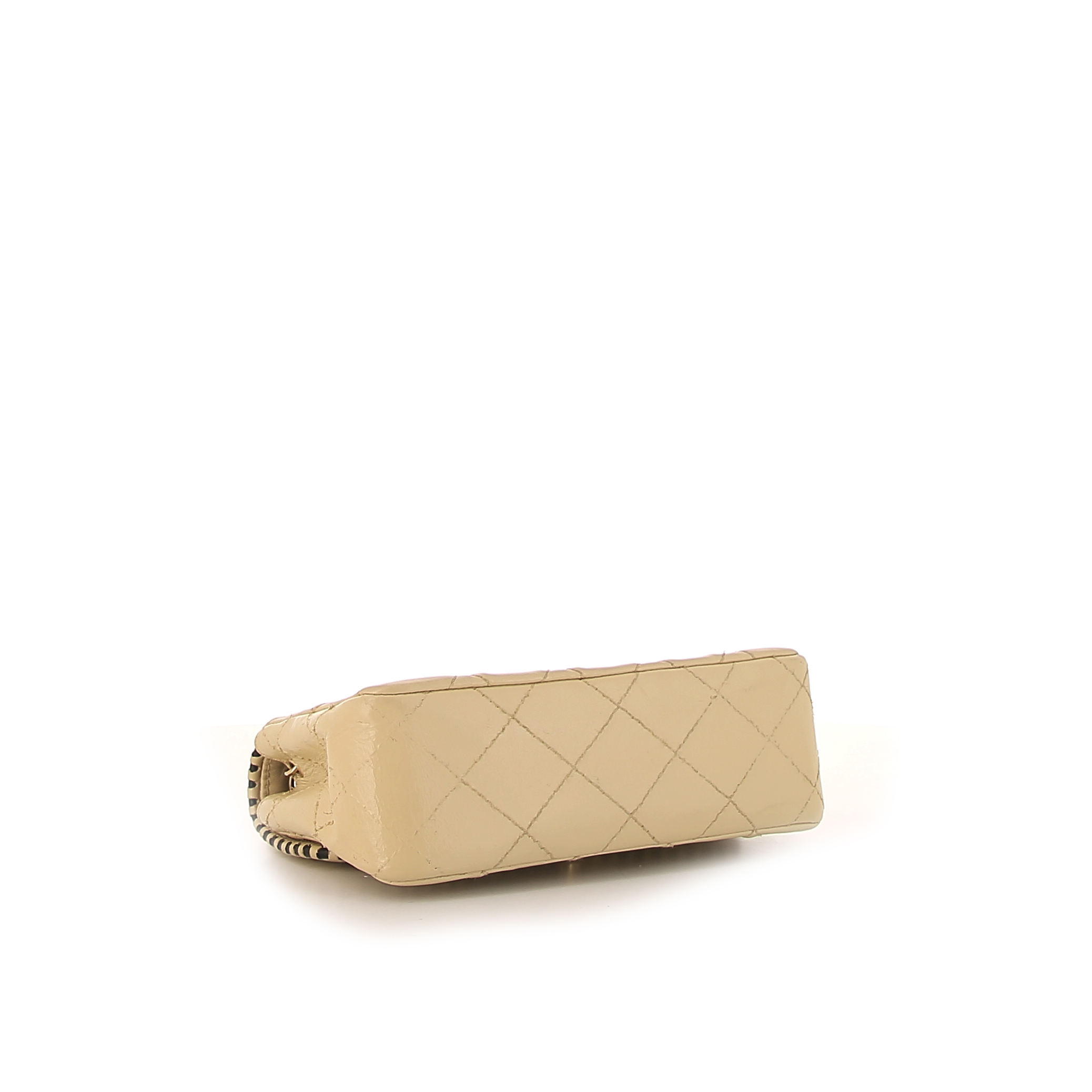 Chanel Timeless shoulder bag in beige quilted leather - Detail D4