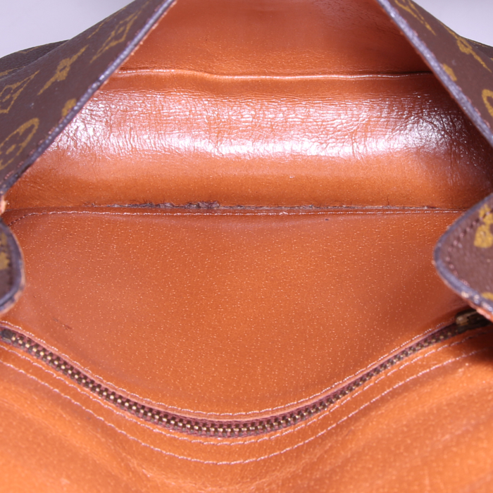 Bolso bandolera Louis Vuitton Saint Cloud en lona Monogram marrón y cuero natural - Detail D2