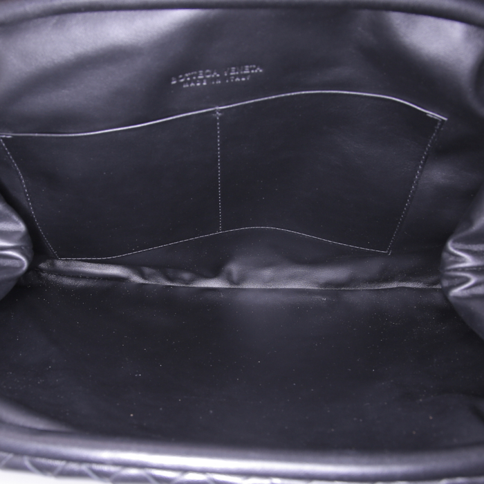 Pochette Bottega Veneta Clasp en cuir intrecciato noir - Detail D2