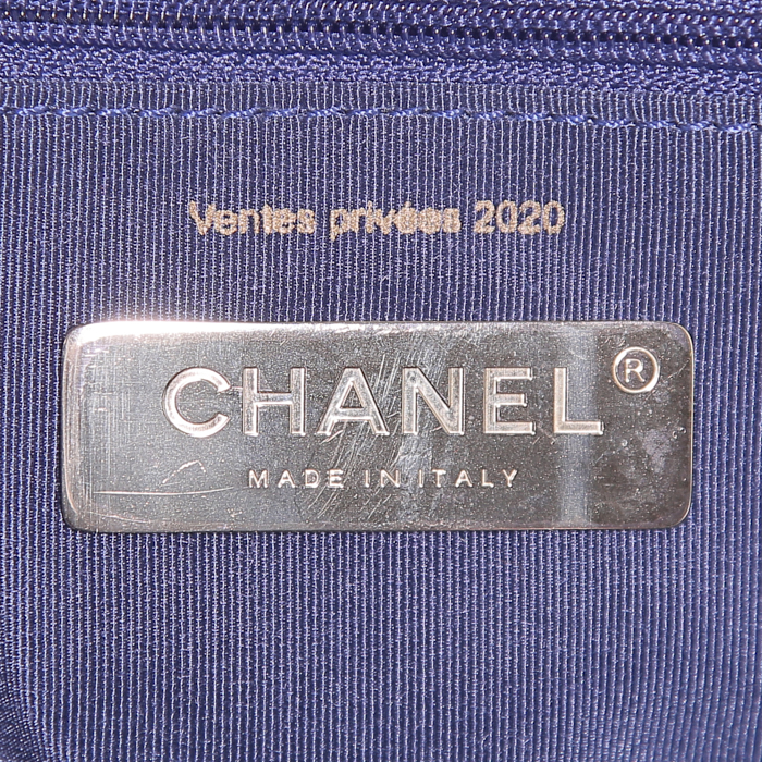 Bolso bandolera Chanel 19 en denim azul - Detail D4