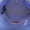 Bolso de mano Chanel 19 en lona denim azul - Detail D3 thumbnail
