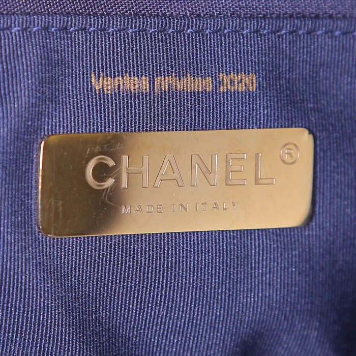 Bolso de mano Chanel 19 en lona denim azul - Detail D4