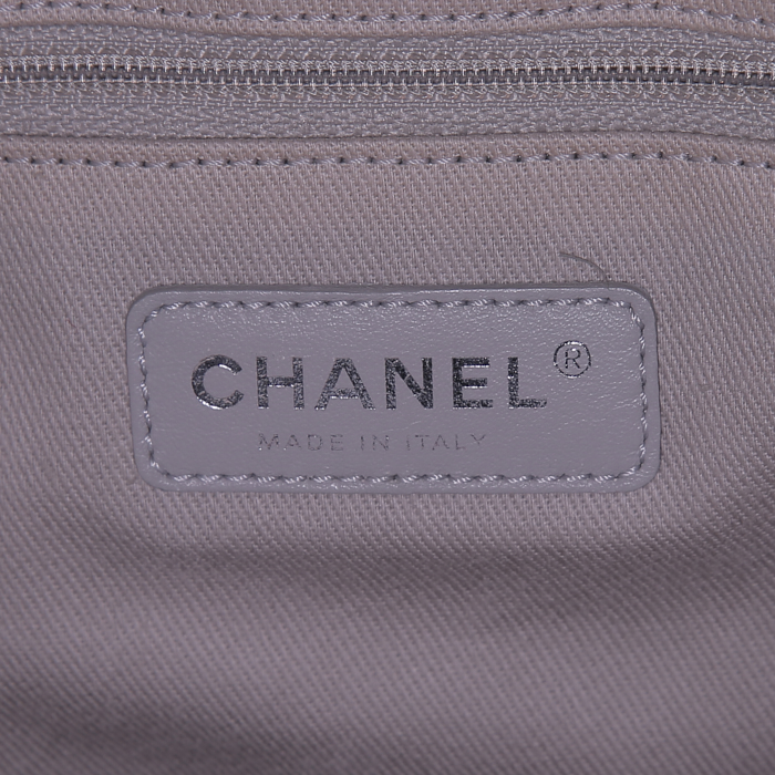 Shopping bag Chanel Deauville in pelle blu - Detail D4