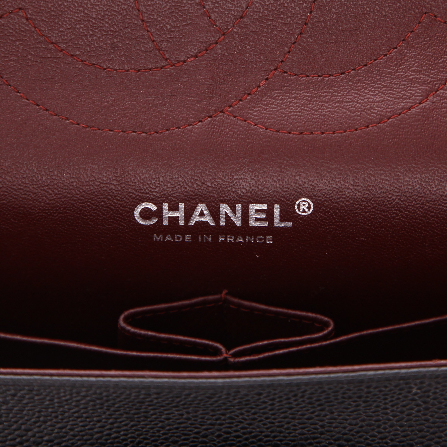 Bolso de mano Chanel  Timeless Jumbo en cuero granulado acolchado negro - Detail D2