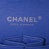Bolso de mano Chanel Timeless en cuero acolchado con motivos de espigas azul - Detail D4 thumbnail