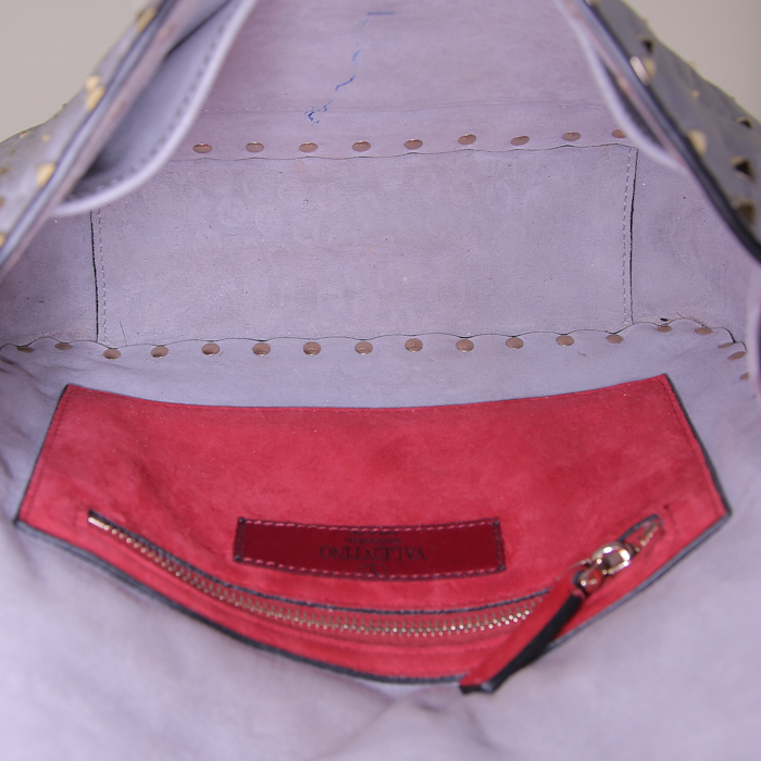 Bolso bandolera Valentino Garavani Rockstud Spike en cuero acolchado gris - Detail D3