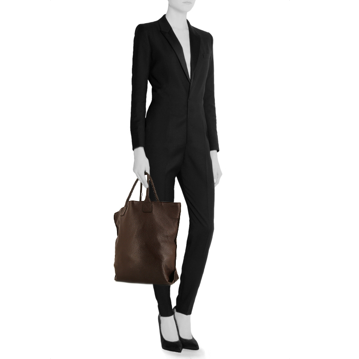 Bottega Veneta shopping bag in brown grained leather - Detail D1