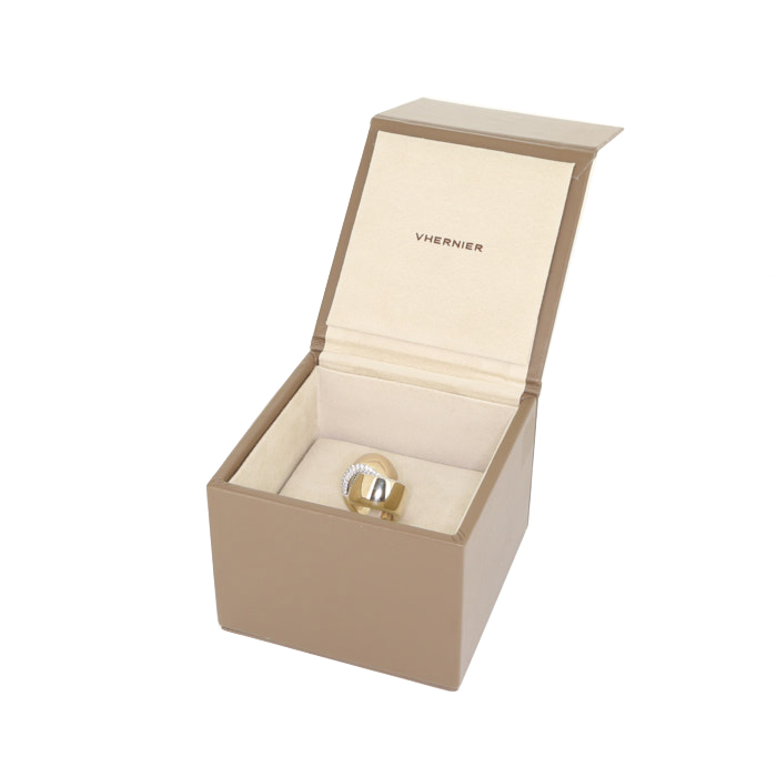 Vhernier Abbraccio ring in noble gold and diamonds - Detail D2