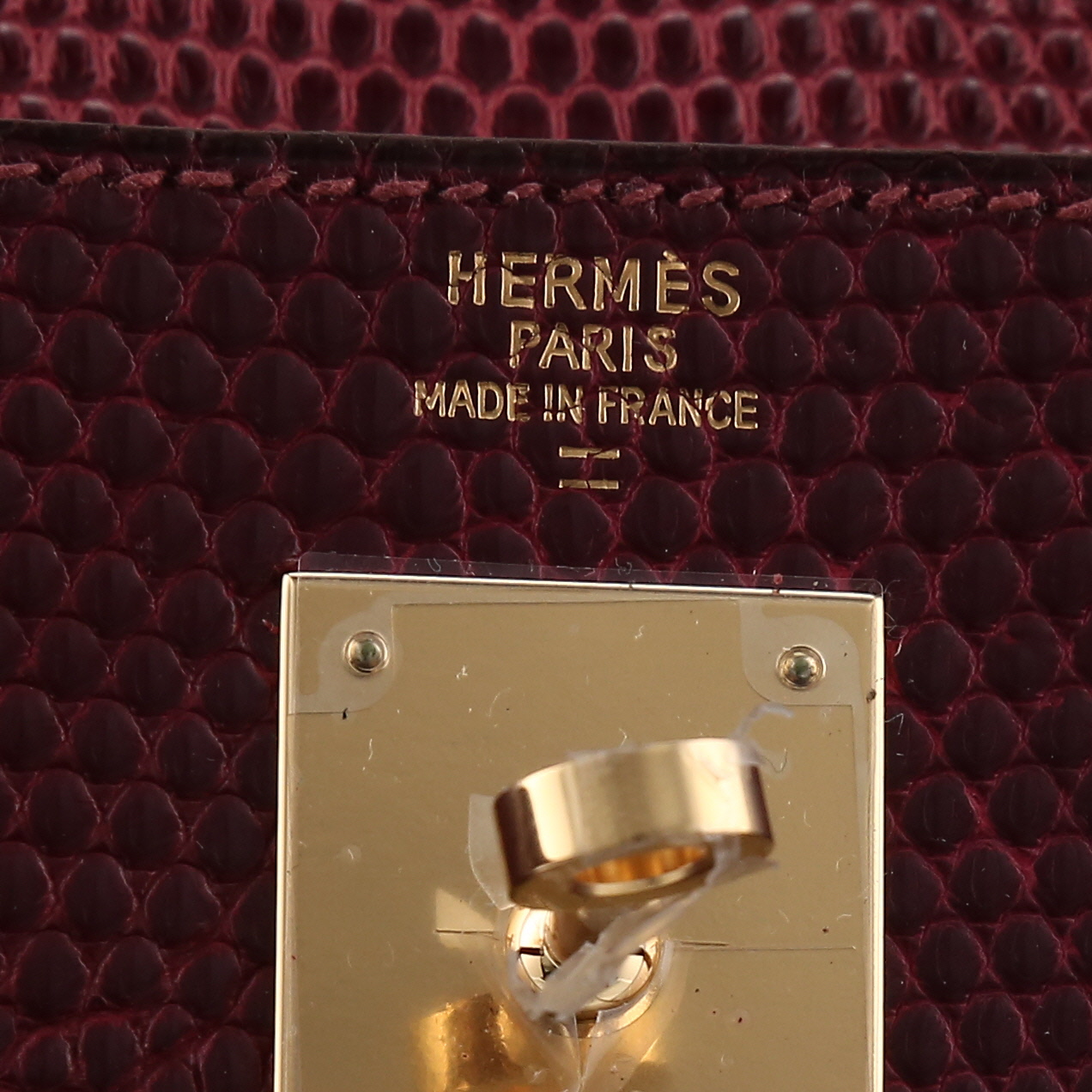 Hermès  Kelly 32 cm handbag  in red H lizzard - Detail D2