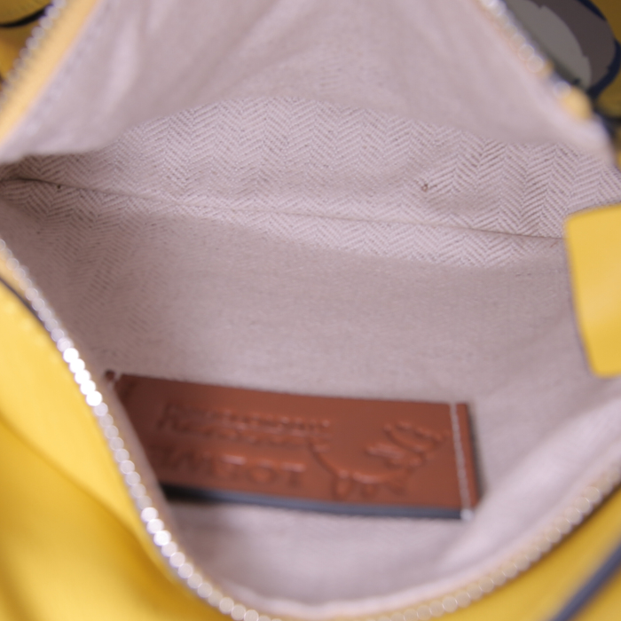 Bolso bandolera Loewe Puzzle  mini en cuero amarillo - Detail D3