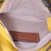 Bolso bandolera Loewe Puzzle  mini en cuero amarillo - Detail D3 thumbnail