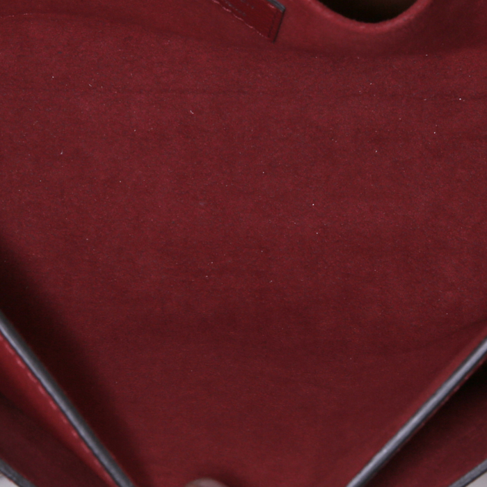 Louis Vuitton Lockme small model shoulder bag in red grained leather - Detail D3