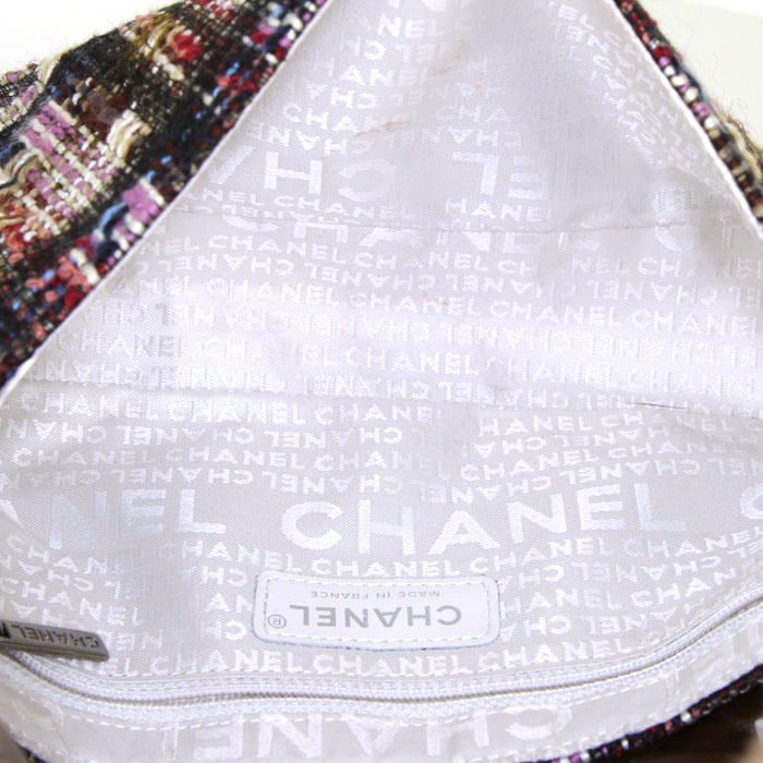 Bolso de mano Chanel Baguette en tweed marrón y piel - Detail D3