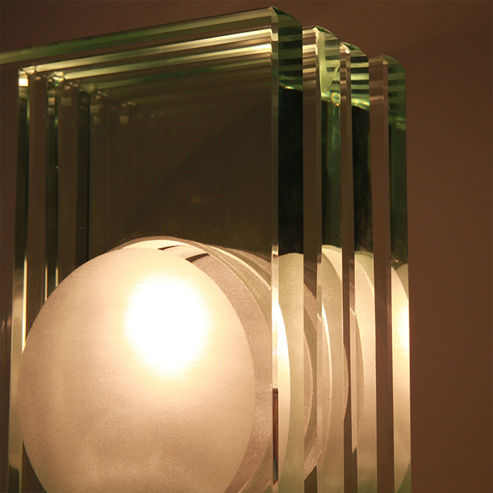 Gallotti & Radice, table lamp, in metal and cut glass, Fontana Arte production, from the 1970's - Detail D3