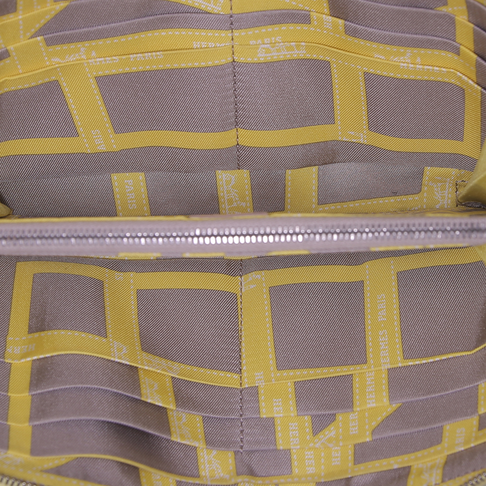 Portefeuille Hermes Silkin en cuir epsom jaune Lime - Detail D2