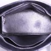 Sac à main Chanel Medaillon - Bag en cuir grainé noir - Detail D2 thumbnail