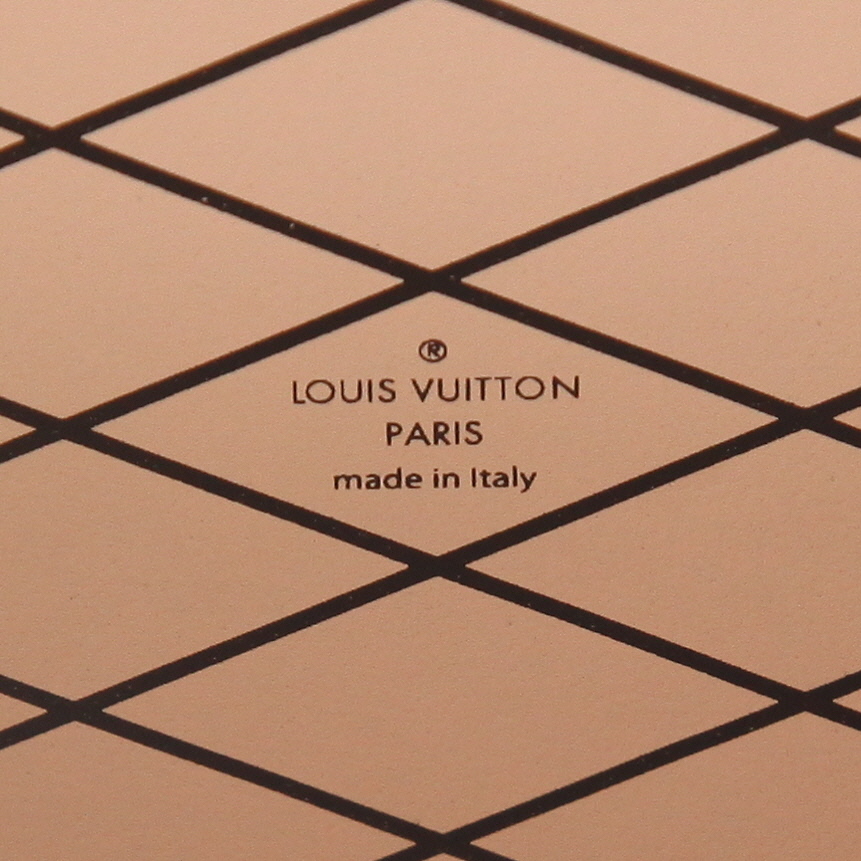 Minaudière Louis Vuitton Petite Malle en sequin noir , bleu blanc et jaune et cuir verni noir - Detail D2
