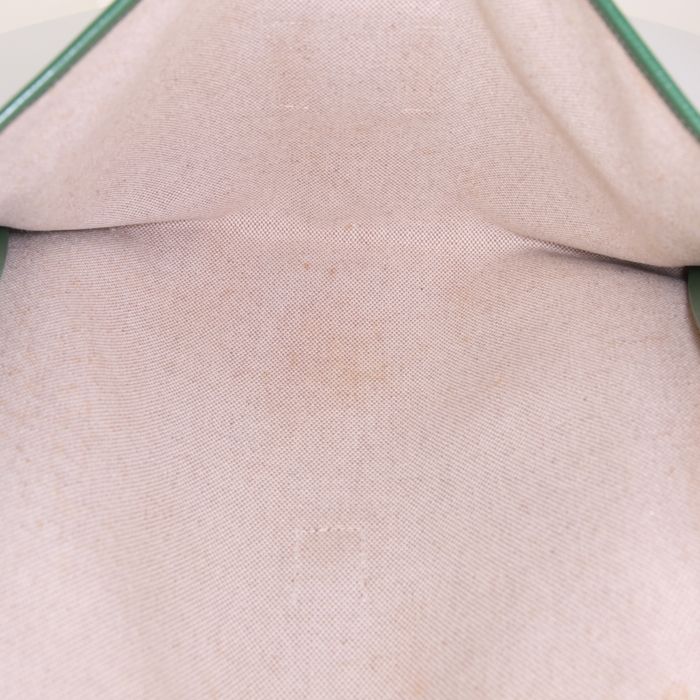 Hermès  Jige large model  pouch  in green Courchevel leather - Detail D2