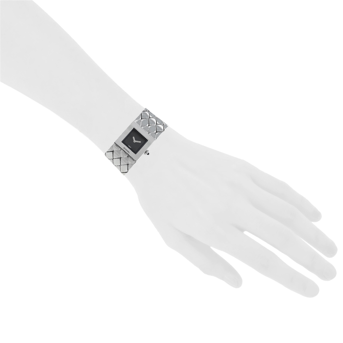 Chanel Matelassé Wristwatch watch in stainless steel Circa 1990 - Detail D1