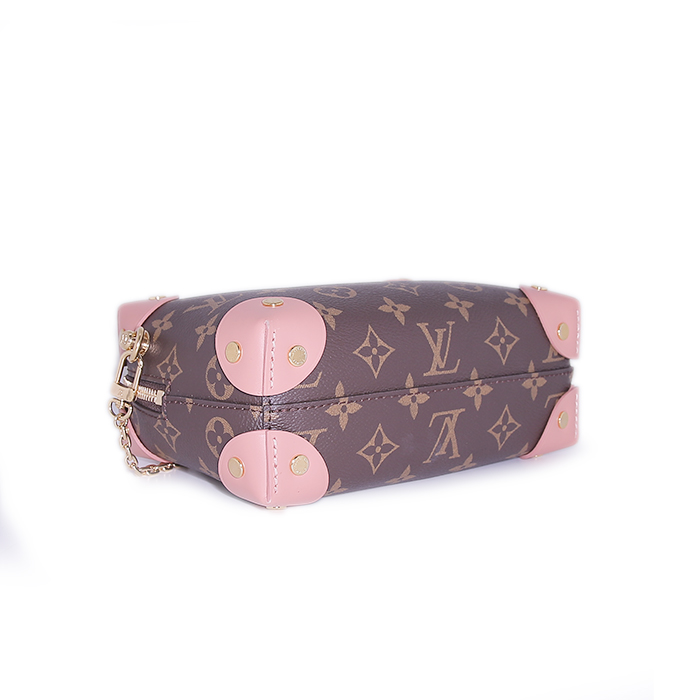 Sac bandoulière Louis Vuitton Petite Malle Souple en toile monogram marron et cuir rose - Detail D5