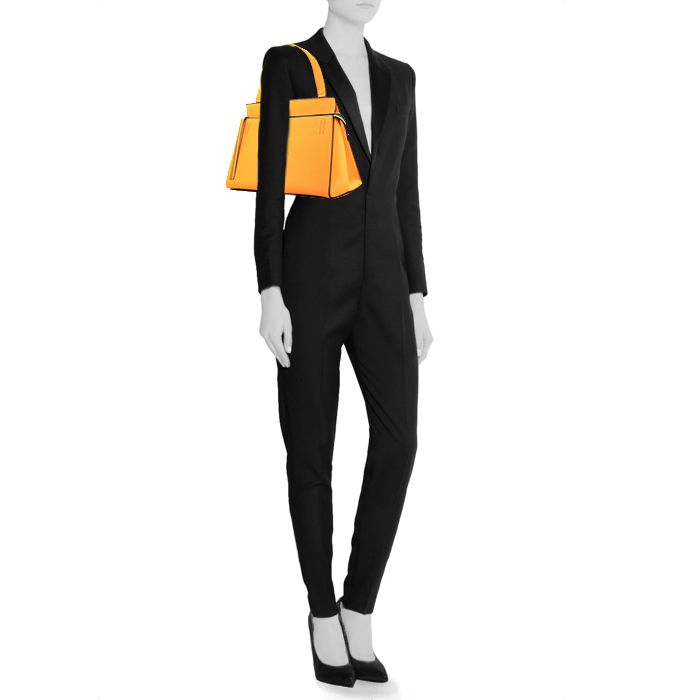 Bolso de mano Celine Edge en cuero granulado azafrán - Detail D2