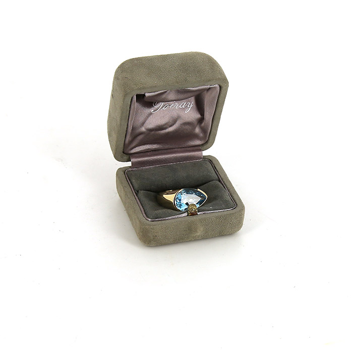 Anello asimmetrico Poiray in oro giallo e topazio blu - Detail D2