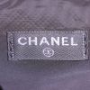 Bolsito de mano Chanel Pochette en cuero usado azul metalizado - Detail D3 thumbnail