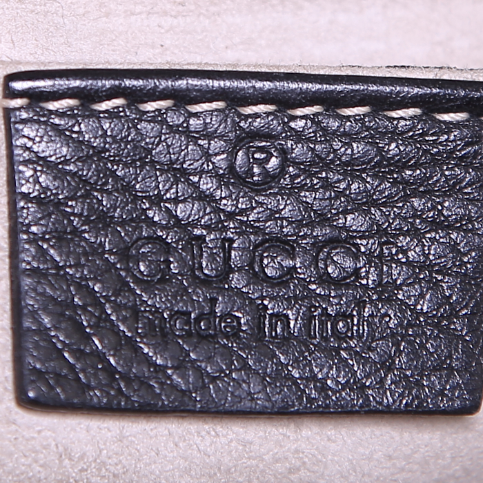 Bolso bandolera Gucci en cuero granulado negro - Detail D3