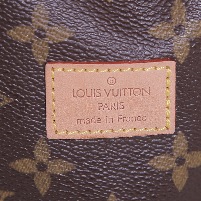 Sac bandoulière Louis Vuitton Saumur petit modèle en toile monogram enduite marron et cuir naturel - Detail D3